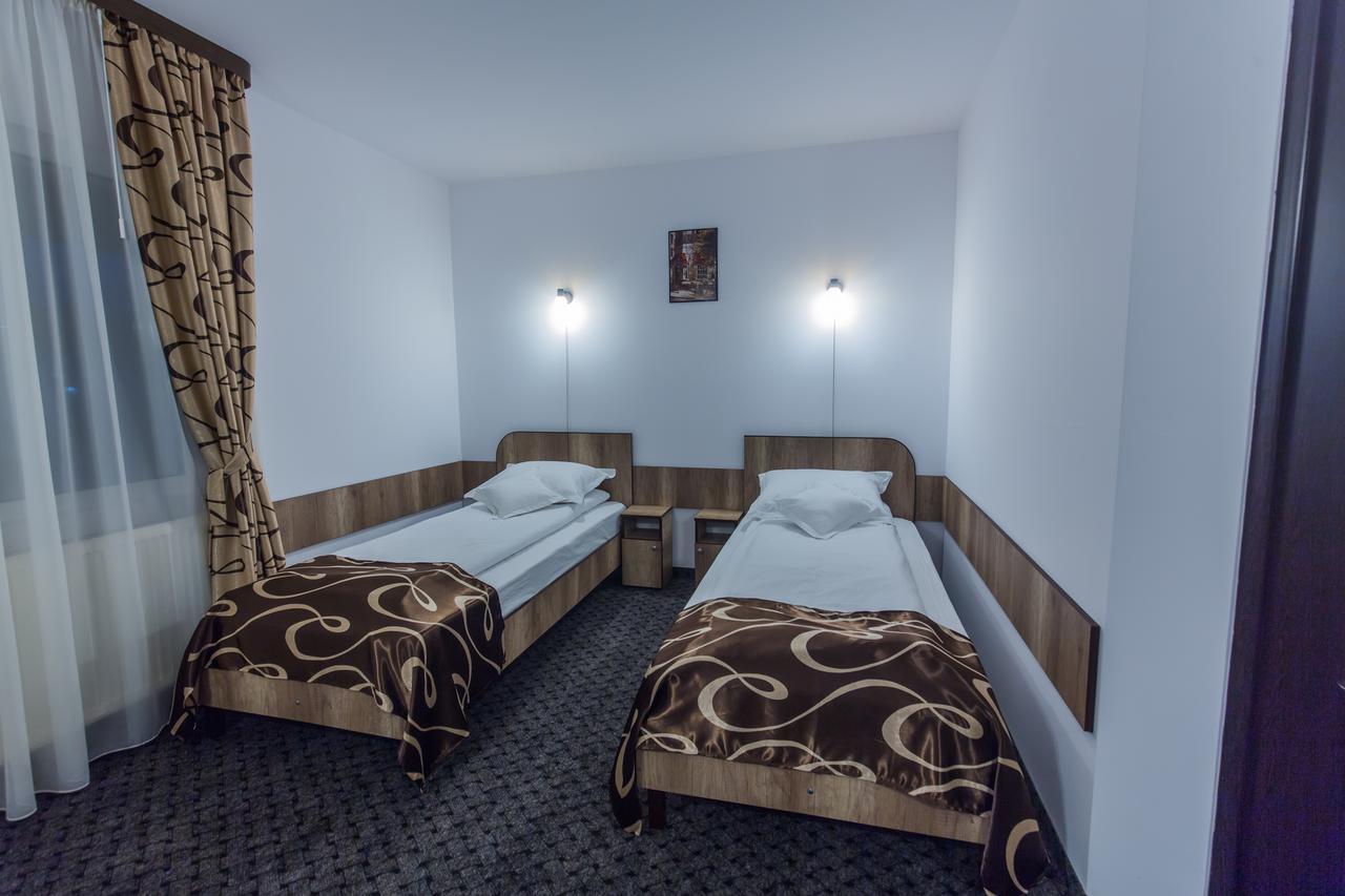 Pensiunea Raxand Mioveni Exterior foto