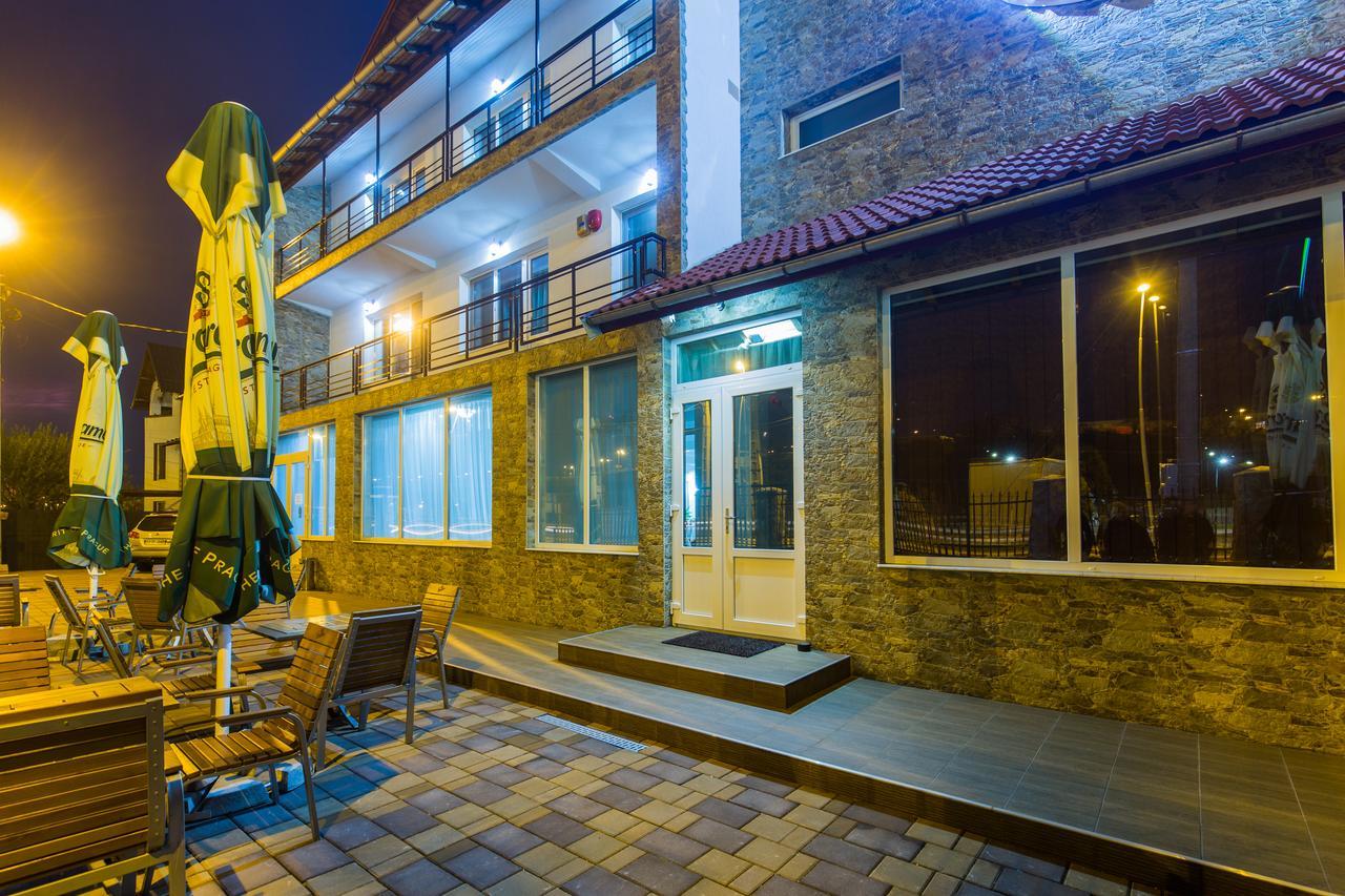 Pensiunea Raxand Mioveni Exterior foto